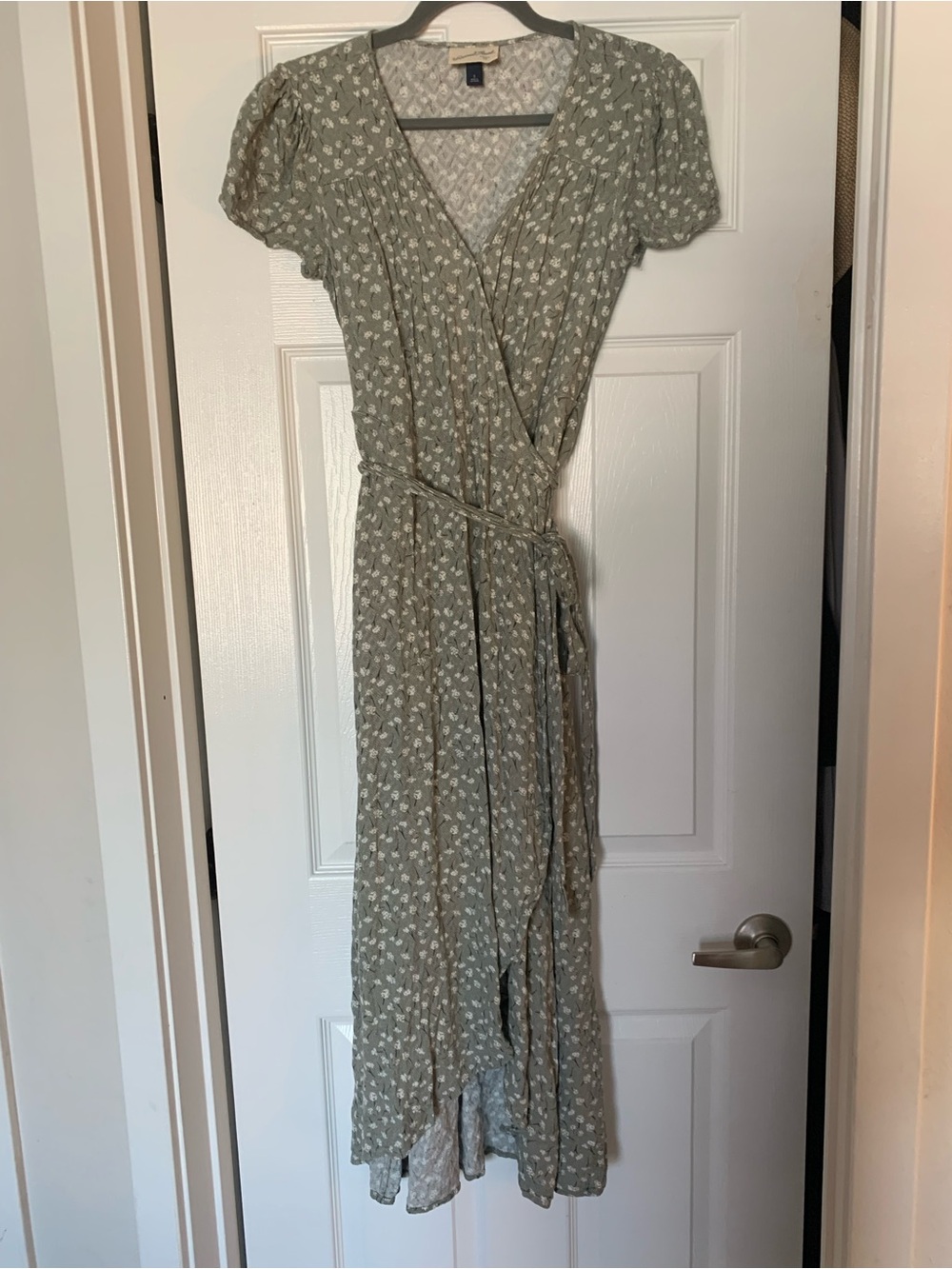 Universal Thread Sage Green Floral Midi real functional Wrap Dress